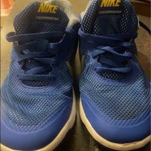 Pretty nike shoes. Home pet free!